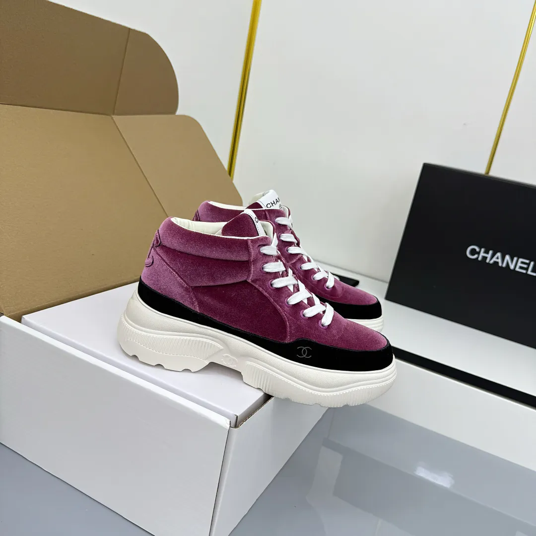 👟👟Ex-factory price 700👟👟 Chanel bread shoes ~ original calfskin panda shoes Chanel 25C latest hot style panda black and white sports shoes casual sneakers Xiaoxiang hot item classic black and white panda color coco girls must pay Fabric: original custom mixed sheepskin lining: original imported breathable mesh lining outsole: Original molded rubber + TPU combination Size: Women's 35-41